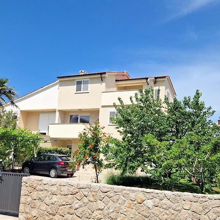 Apartment Pipo Krk Town Luaran gambar