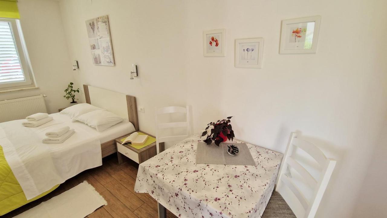 Apartment Pipo Krk Town Luaran gambar