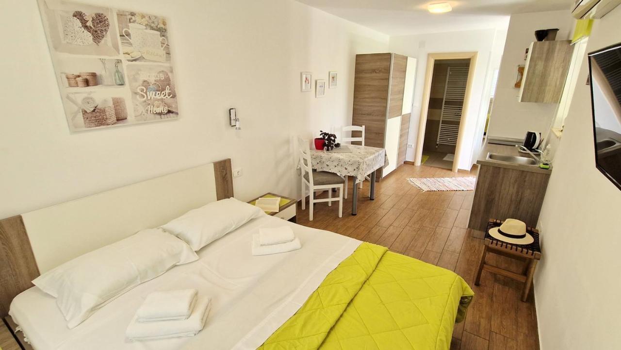 Apartment Pipo Krk Town Luaran gambar