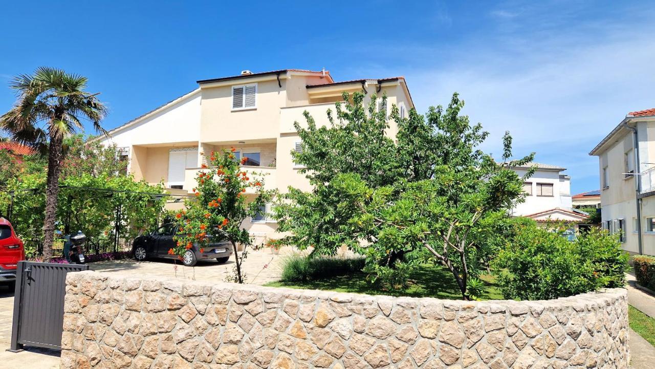 Apartment Pipo Krk Town Luaran gambar